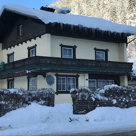 Haus Scharl 格罗萨尔
