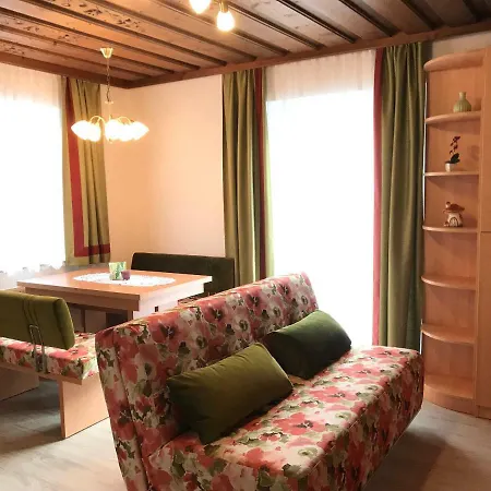 Haus Scharl 格罗萨尔