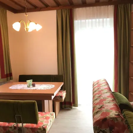 Haus Scharl Apartament *